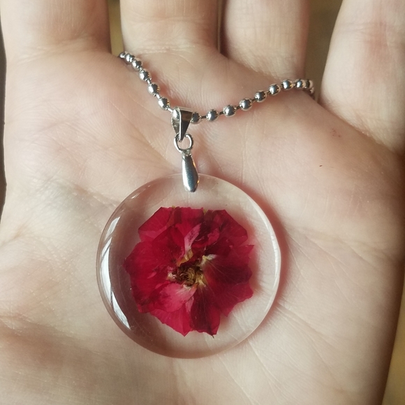 Jewelry - NWOT Dried Red Flower Necklace in Resin